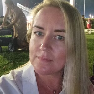 Оля Тихонова