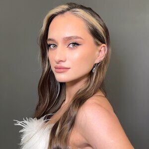 Alena Создаю Естественные Брови 🪄 Живетьева